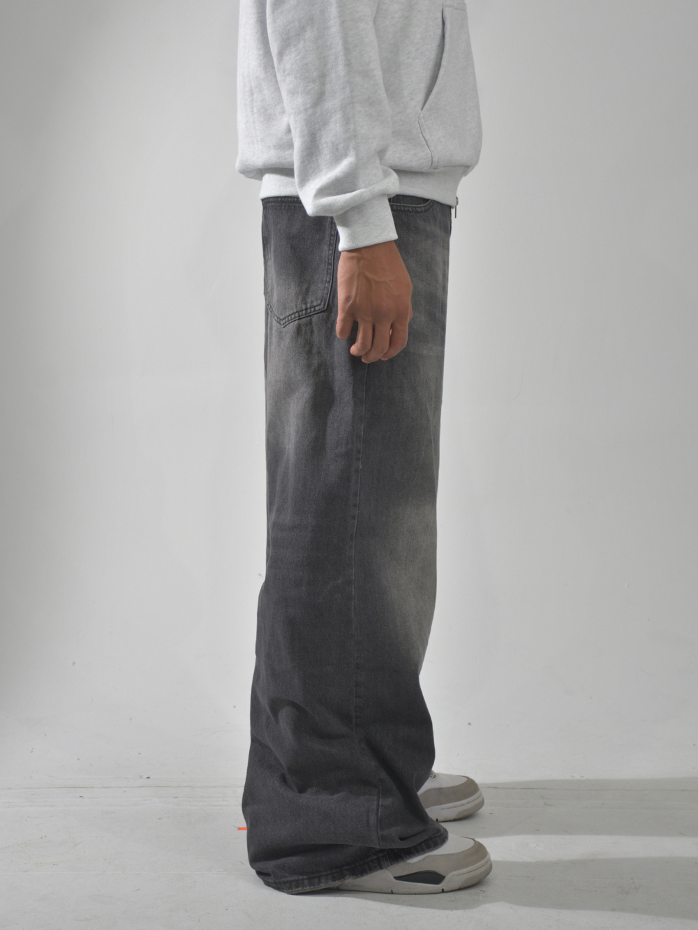 Foundation Jeans [Charcoal]